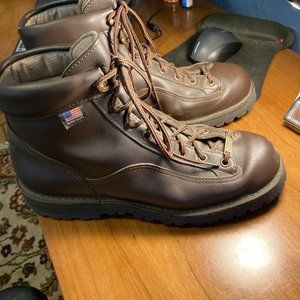Danner Explorer 9.5D